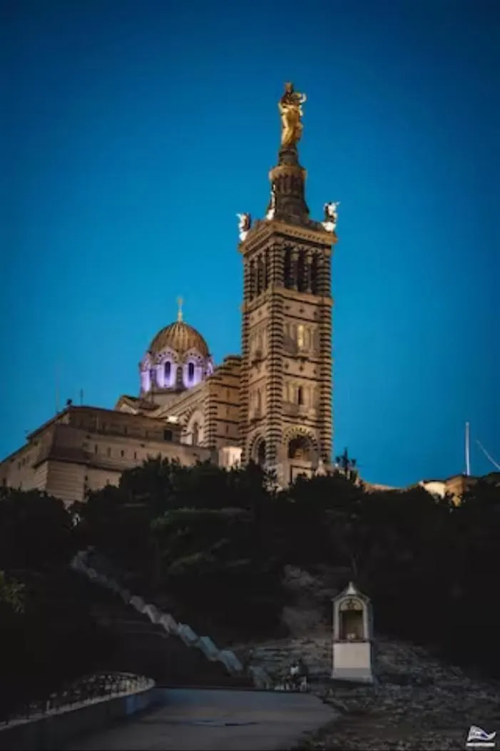 Studio Vieux-Port Vue Basilique Notre-Dame Marsiglia