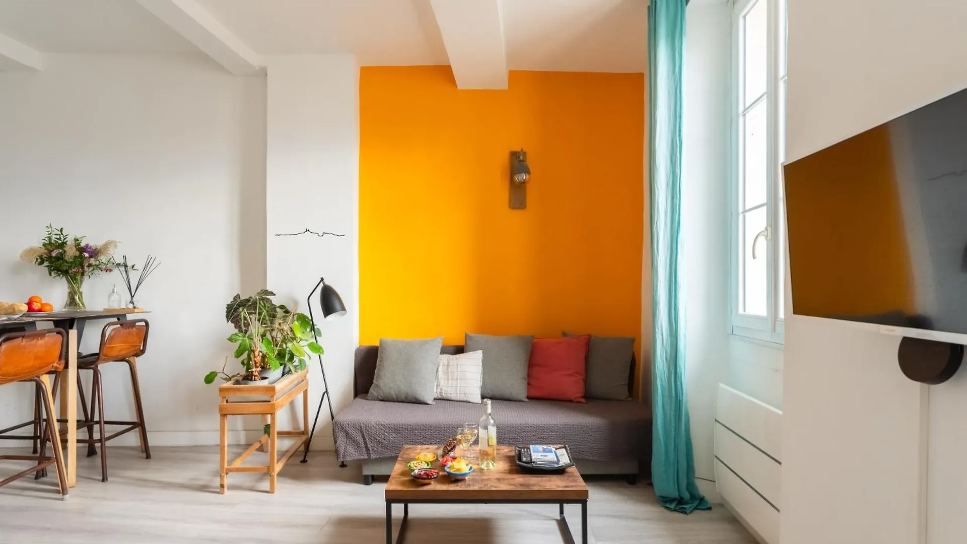 Apartment Studio Vieux-Port Vue Basilique Notre-Dame Marseille France